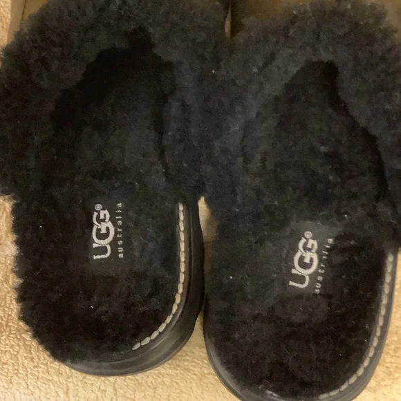 UGG Black Leather Mules with Fur Lining - Picture 2 of 7